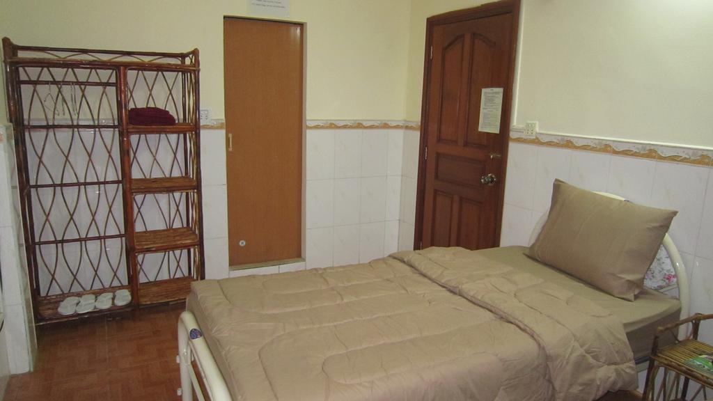 Jun Jun Guesthouse Phnom Penh Exterior photo