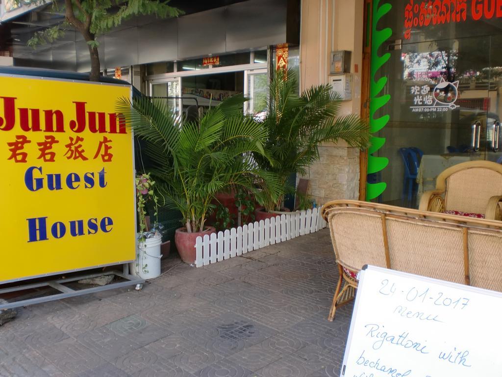 Jun Jun Guesthouse Phnom Penh Exterior photo