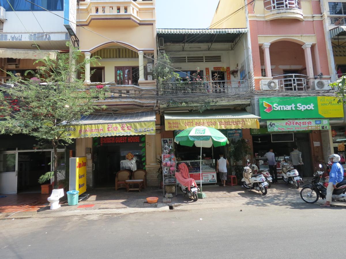 Jun Jun Guesthouse Phnom Penh Exterior photo