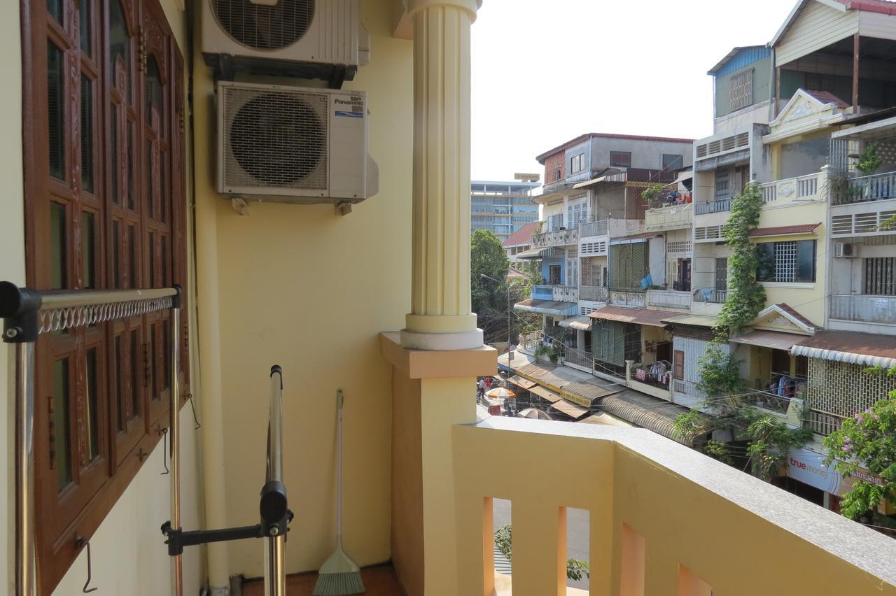 Jun Jun Guesthouse Phnom Penh Exterior photo